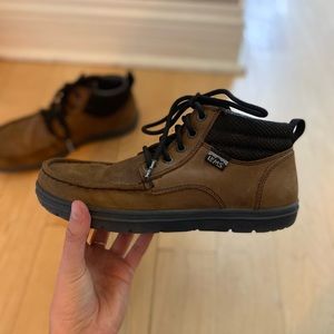 Lightly worn, super comfy, ankle high Lems